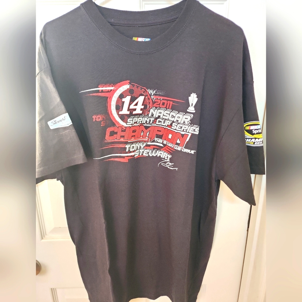 Tony Stewart 2011 NASCAR Champion XL black short-sleeved t-shirt